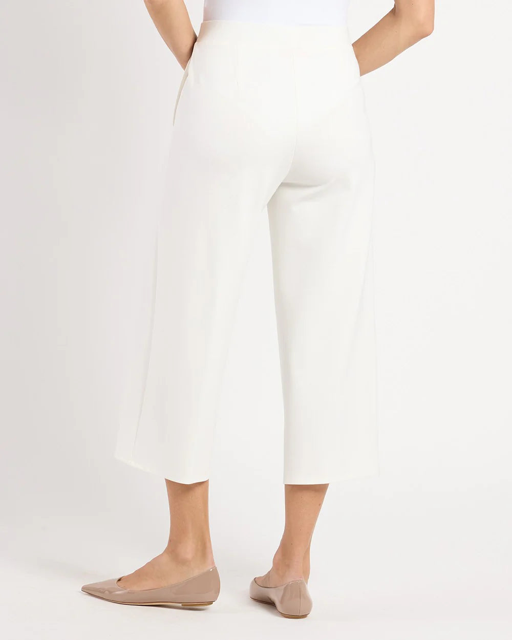 Jude Connally/ The Lolly Ponte/ White