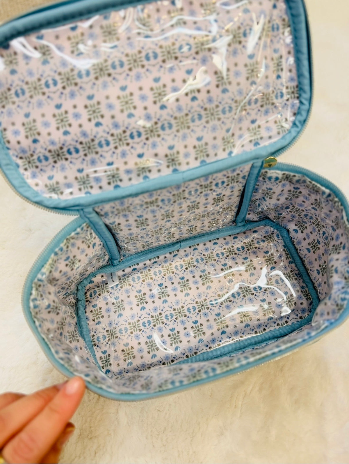 MS/ The Kiss & Makeup Cosmetic Bag/ Take Two-Blue