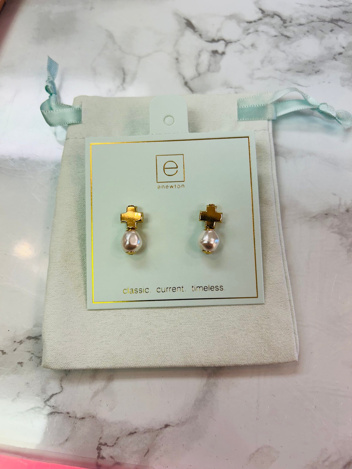 ENewton/ Signature Cross Gold Stud-Pearl