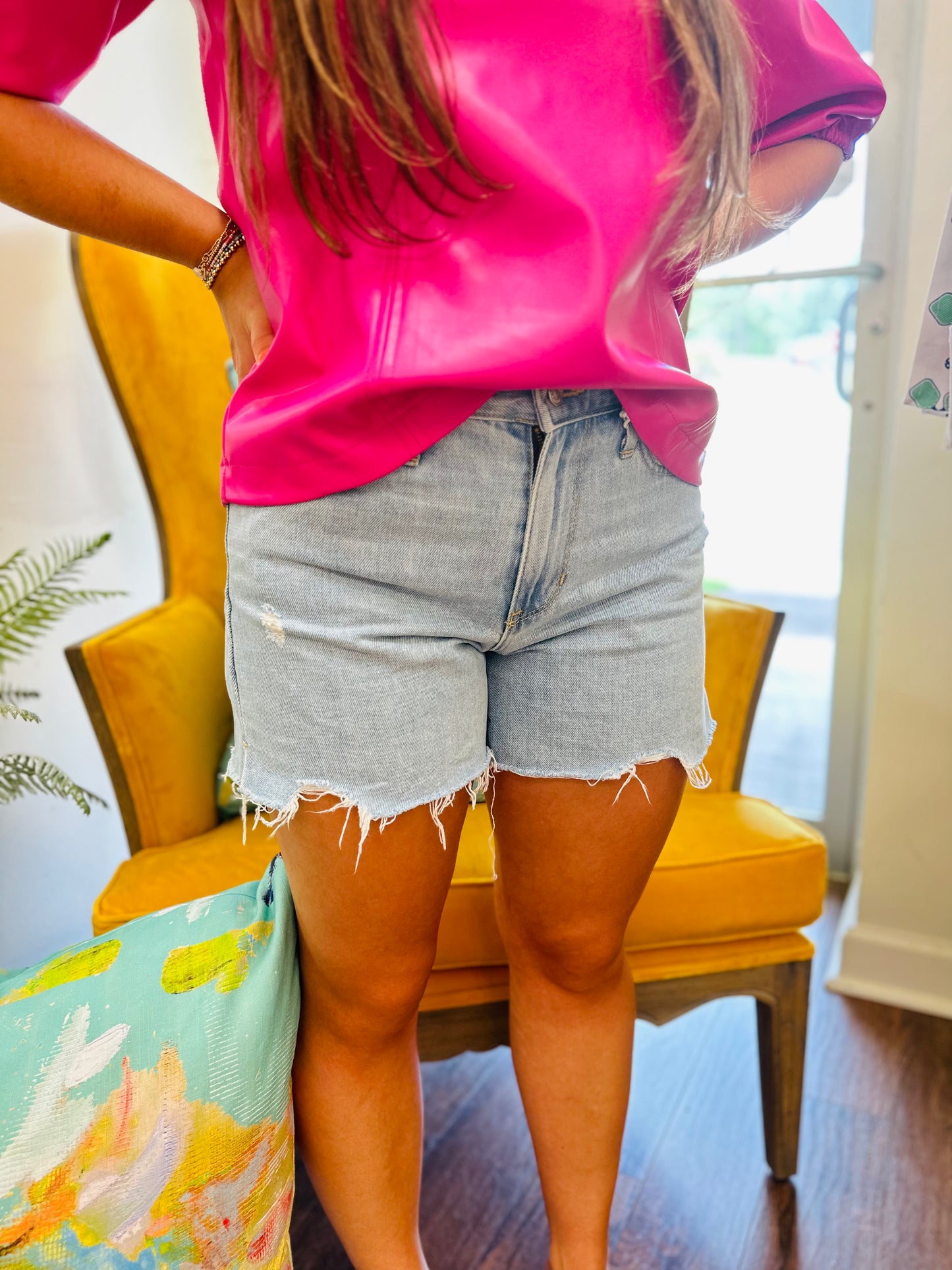 Just Black/ Clean HR Slit Short