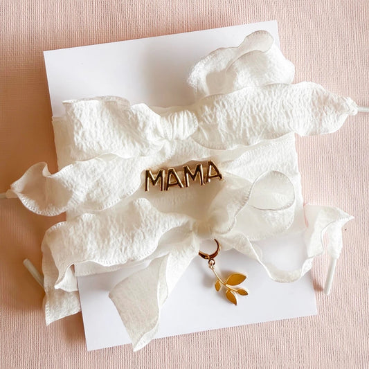 The Sneaker Charm & Lace Set/ White