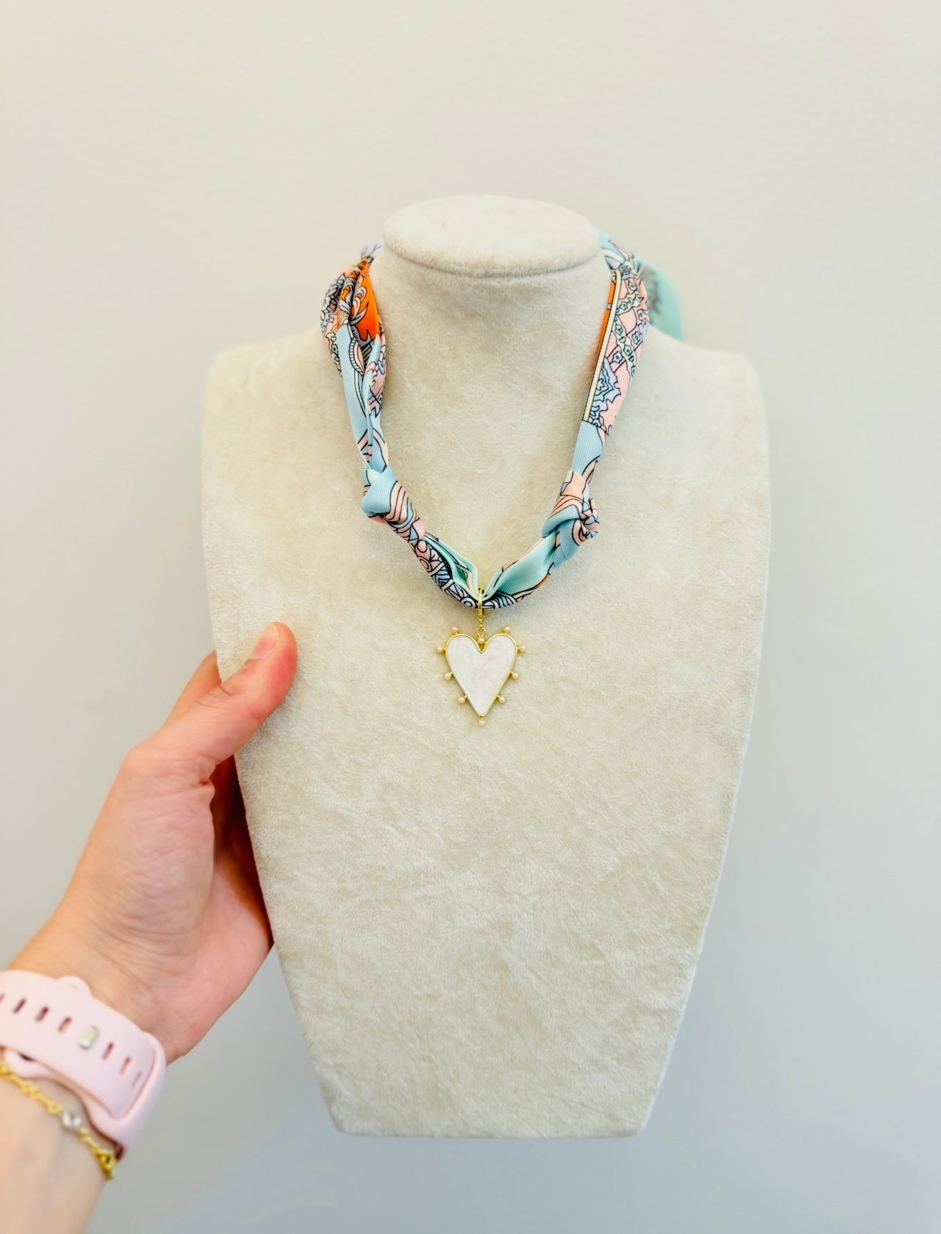 The Create Your Own Necklace-Scarf V-Barry Heart