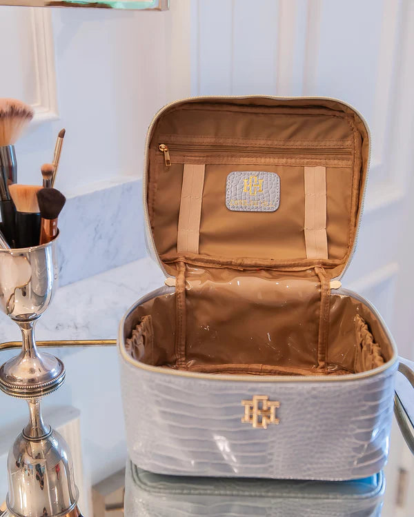 The Hampton Train Case/ Baby Blue EC