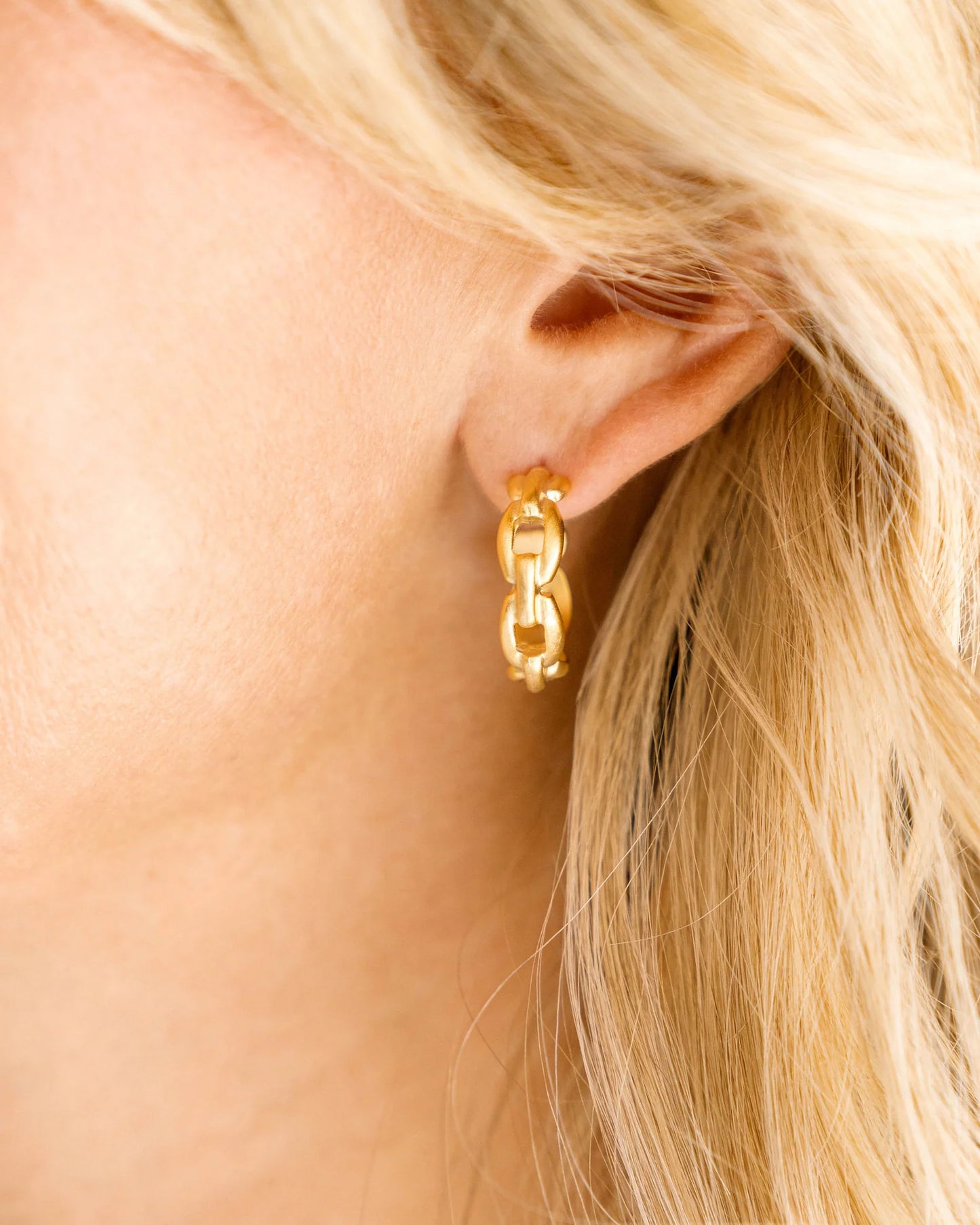 Susan Shaw/ Small Gold Chain Hoop