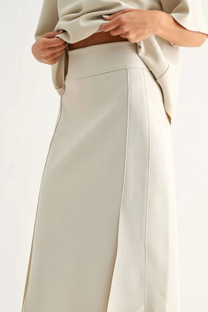 The Kamari Crepe Knit Skirt/ Beige