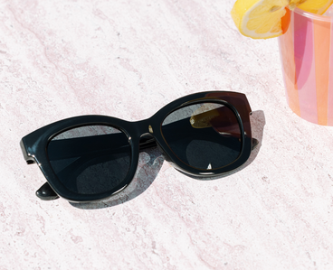 Peepers/ Center Stage Polarized Sunglasses/ Black