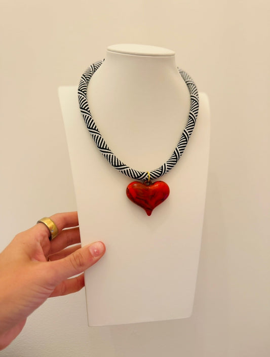 HD/ The Roxanne Rope Heart Necklace/ Black + White