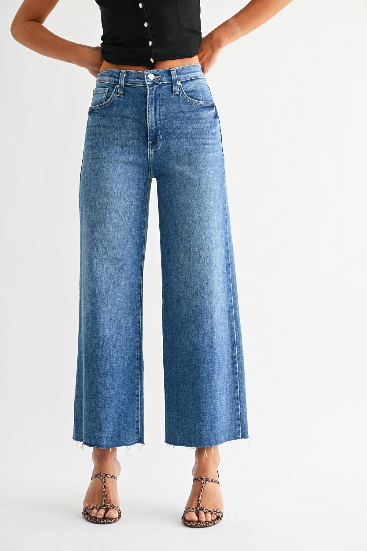 Just Black/ The Scissor Cut Wide Leg/ Medium Wash