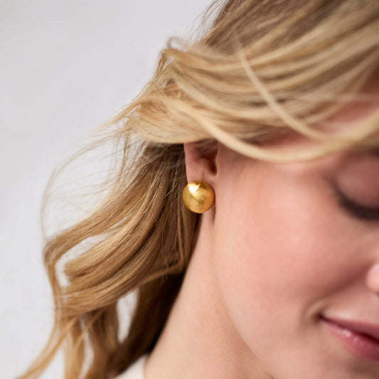 Julie Vos/ Solara Stud