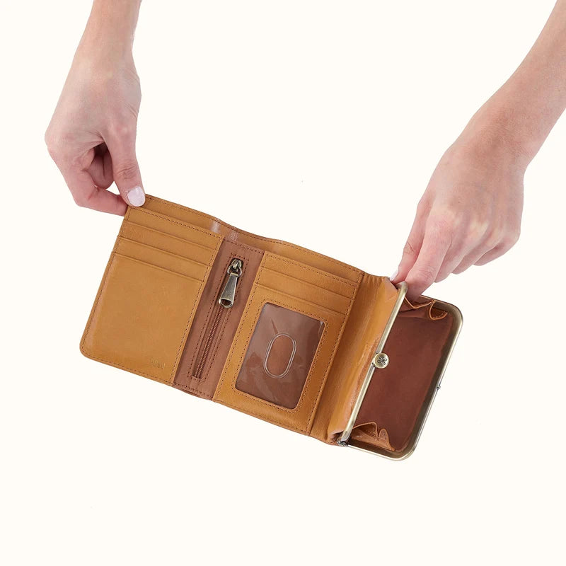 HOBO/ The Robin Compact Wallet/ Natural
