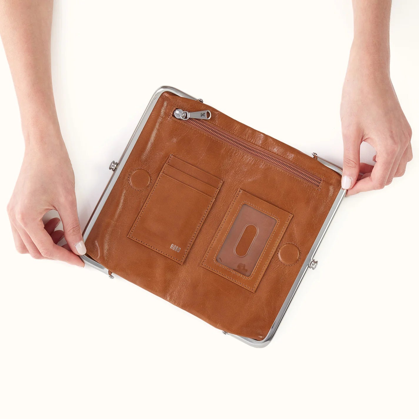 HOBO/ The Lauren Clutch-Wallet/ Truffle