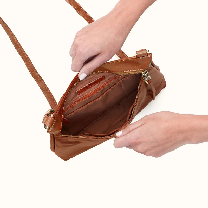 HOBO/ The Cambel Crossbody/ Truffle