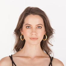 Sheila Fajl-Chantal Hoop